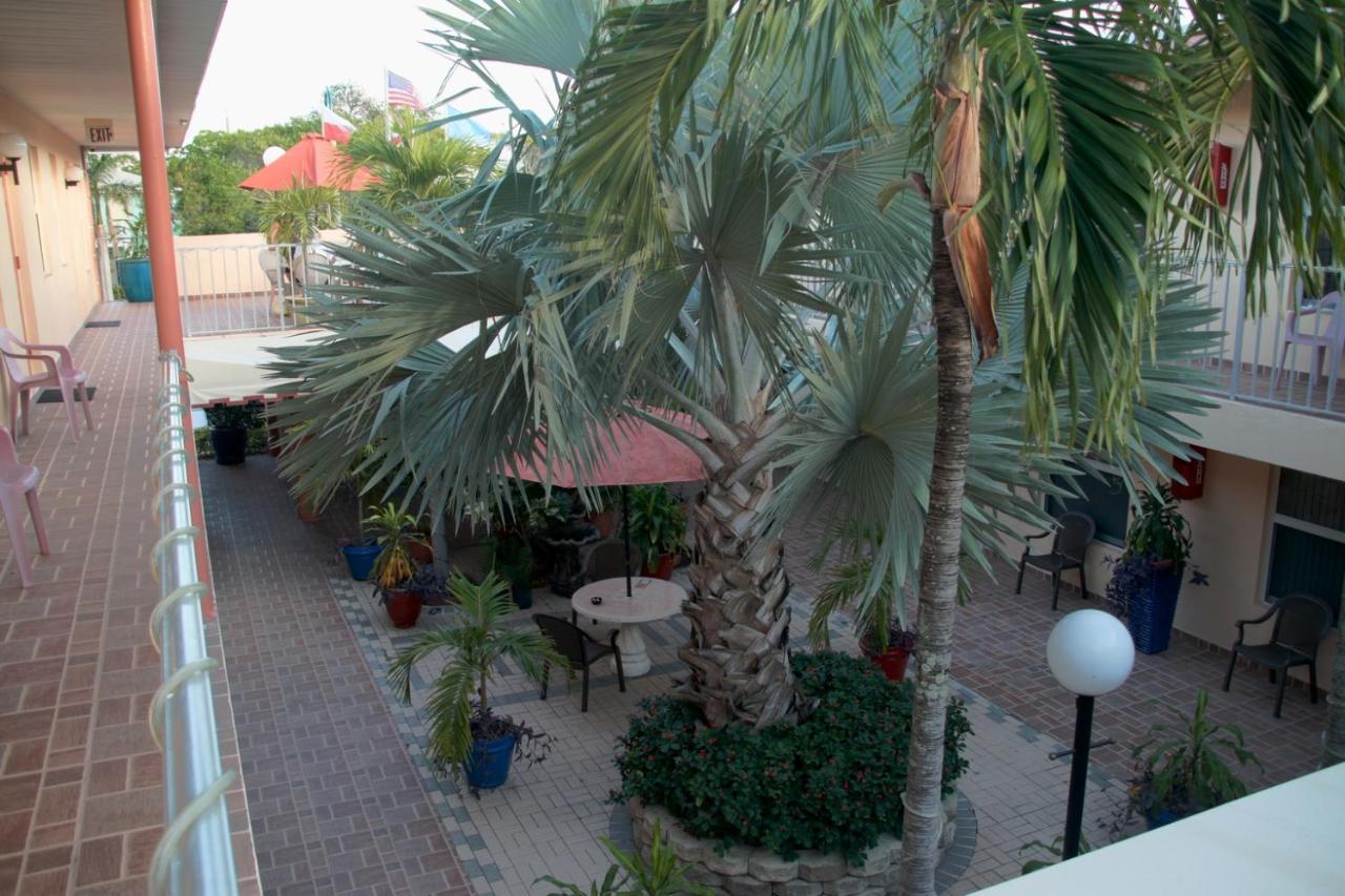 Lago Mar Motel And Apartments Лейк-Ворт Екстер'єр фото